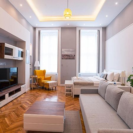 Joy Apartments On Kiraly Street Budapest Exteriör bild