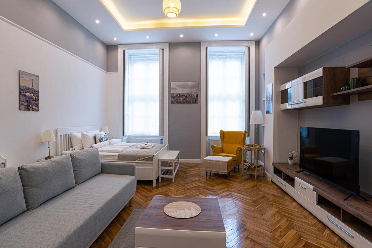 Joy Apartments On Kiraly Street Budapest Exteriör bild