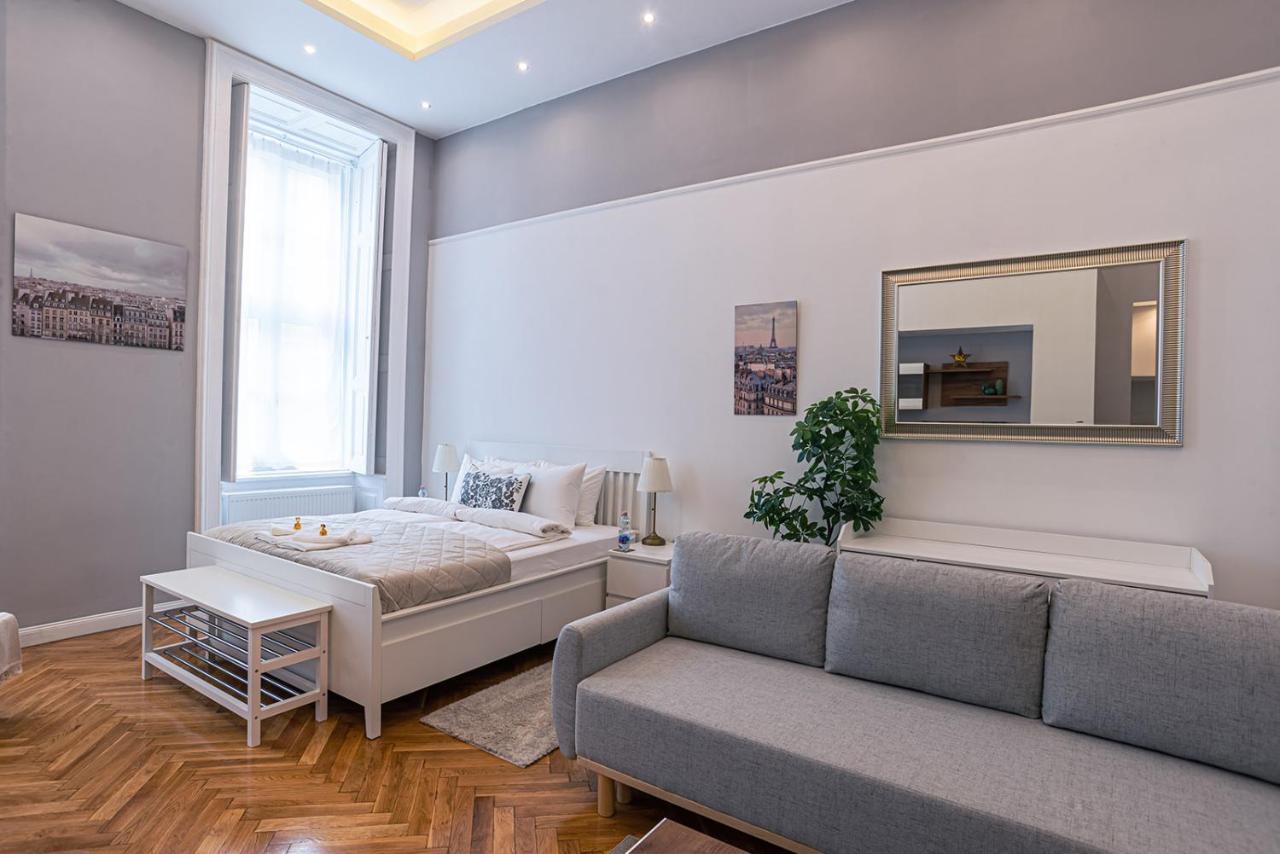 Joy Apartments On Kiraly Street Budapest Exteriör bild