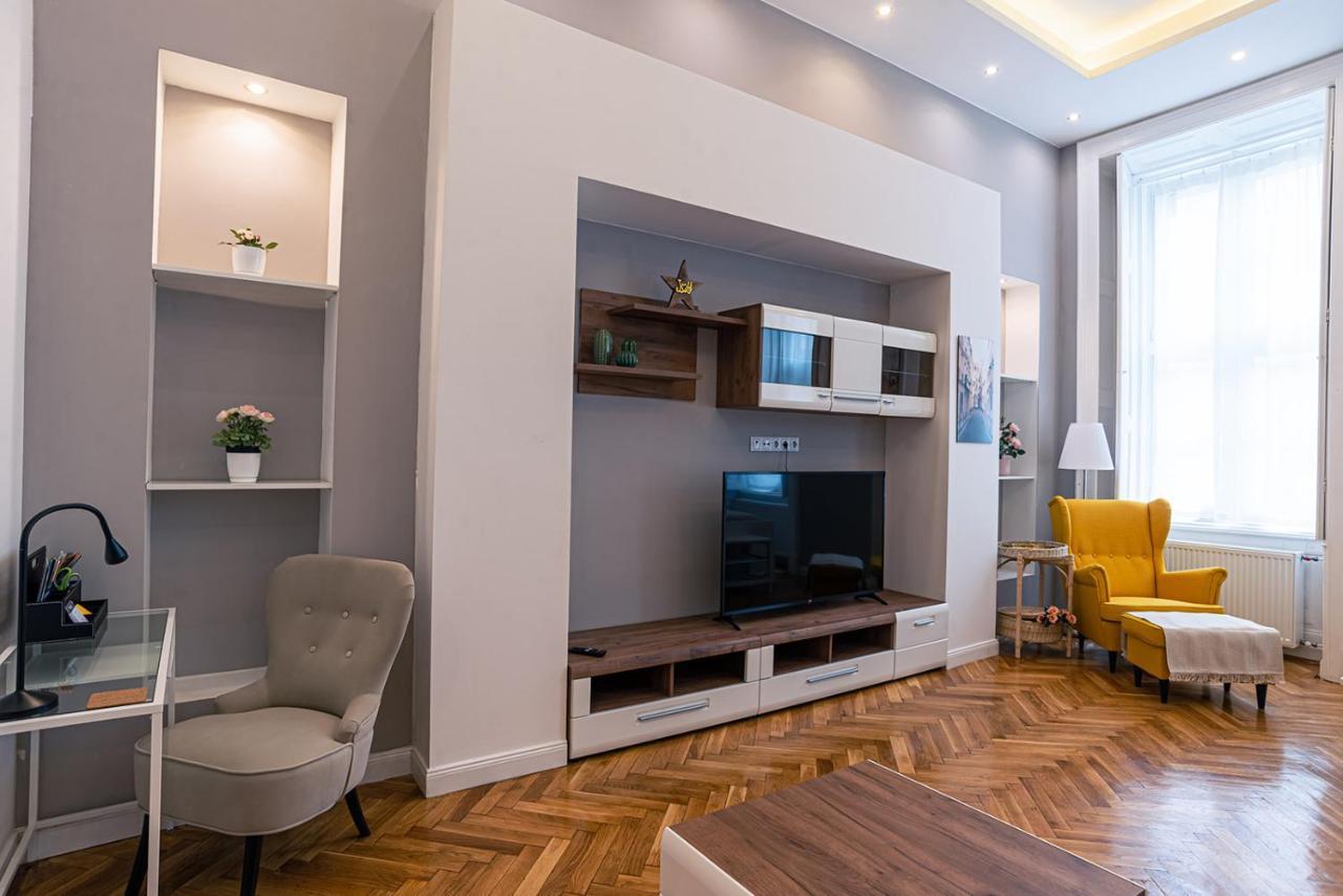 Joy Apartments On Kiraly Street Budapest Exteriör bild
