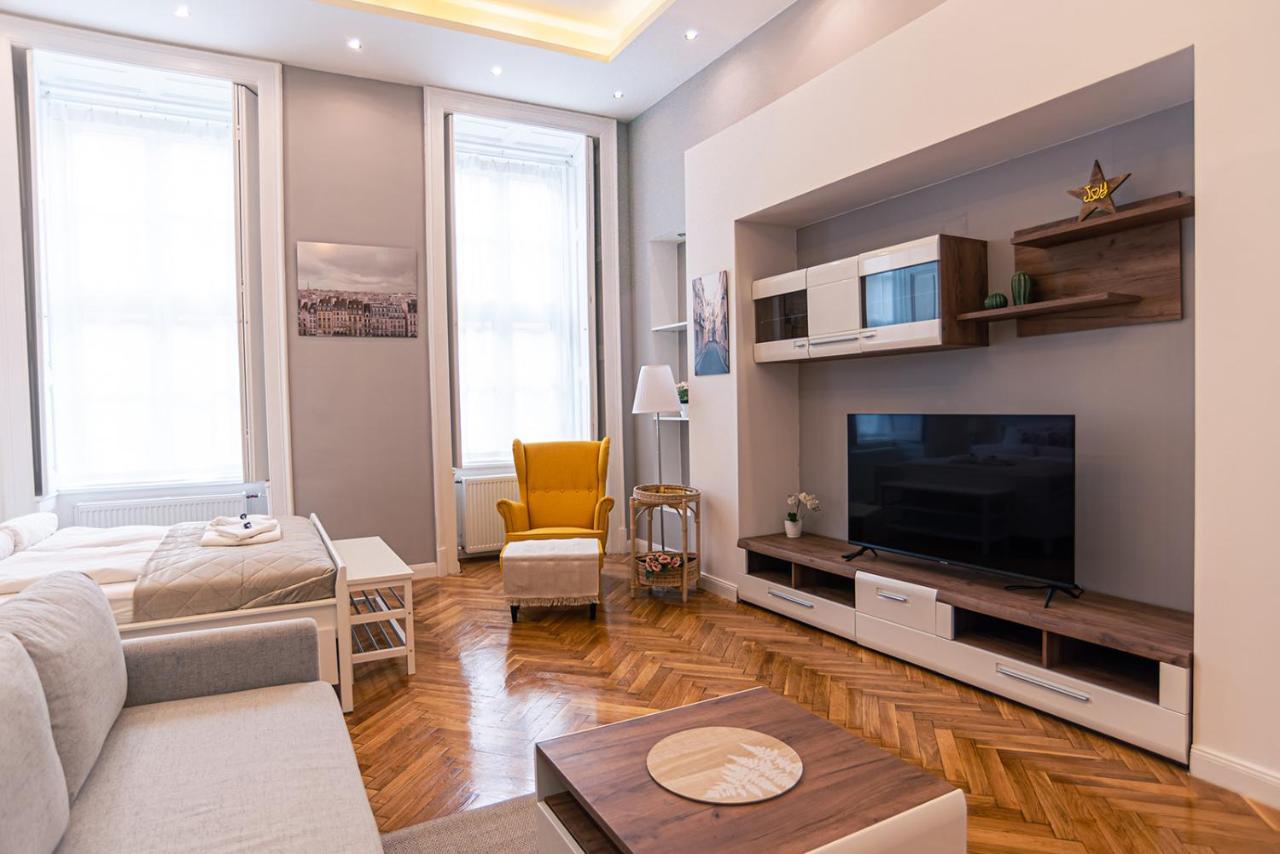 Joy Apartments On Kiraly Street Budapest Exteriör bild