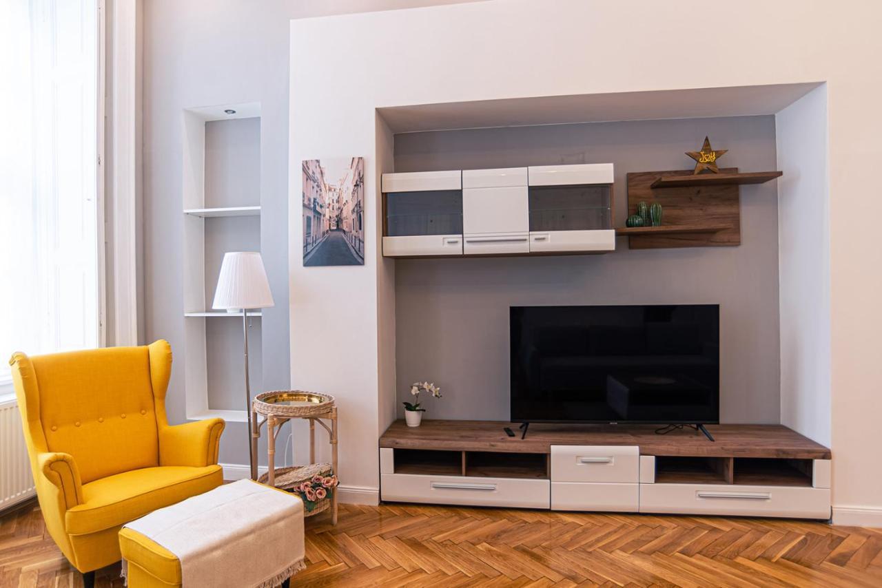 Joy Apartments On Kiraly Street Budapest Exteriör bild
